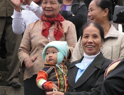 Mang nụ cười đến với bà con vùng lũ - 3