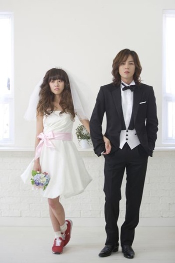 Jang Geun Seok và Moon Geun Yeong khoe ảnh cưới - 3 Jang Geun Seok và Moon Geun Yeong khoe ảnh cưới - 3