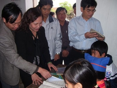 Quà nhân ái tiếp tục đến với dân vùng lũ Hà Tĩnh - 2