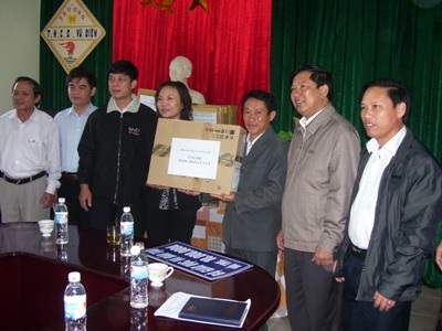 Quà nhân ái tiếp tục đến với dân vùng lũ Hà Tĩnh - 3