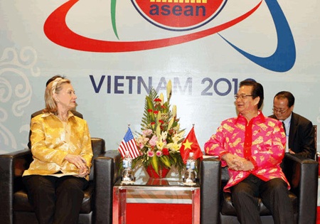 Ngoại trưởng Mỹ Hillary Clinton thăm Việt Nam từ 10/7 - 1 Thủ tướng Nguyễn Tấn Dũng tiếp Ngoại trưởng Mỹ Hillary Clinton
