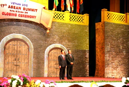 Chùm ảnh: Lễ bế mạc Hội nghị cấp cao ASEAN 17 - 2 Chùm ảnh: Lễ bế mạc Hội nghị cấp cao ASEAN 17 - 2