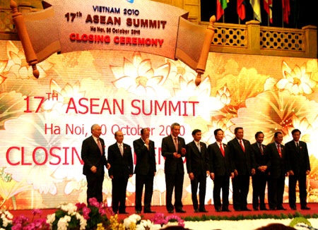Chùm ảnh: Lễ bế mạc Hội nghị cấp cao ASEAN 17 - 3 Chùm ảnh: Lễ bế mạc Hội nghị cấp cao ASEAN 17 - 3