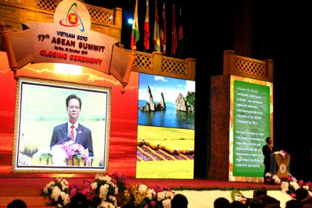 Chùm ảnh: Lễ bế mạc Hội nghị cấp cao ASEAN 17 - 1 Chùm ảnh: Lễ bế mạc Hội nghị cấp cao ASEAN 17 - 1