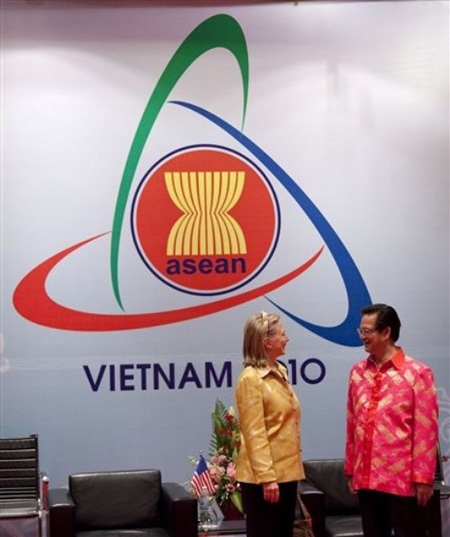 Ngoại trưởng Mỹ Clinton đến Hà Nội dự Cấp cao Đông Á - 1 Ngoại trưởng Mỹ Clinton đến Hà Nội dự Cấp cao Đông Á - 1