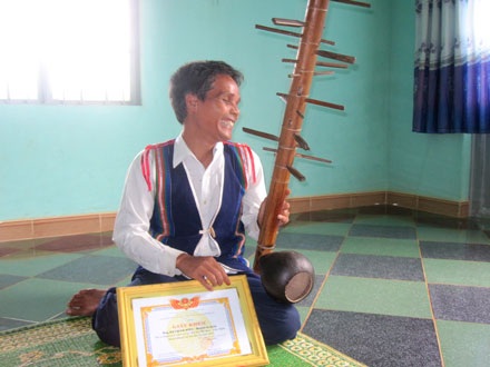 Người đàn ông mù sáng lòng nhờ âm nhạc - 1 Người đàn ông mù sáng lòng nhờ âm nhạc - 1