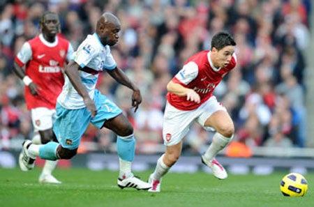 Alex Song lập công, Arsenal thắng khó nhọc West Ham - 1 Alex Song lập công, Arsenal thắng khó nhọc West Ham - 1