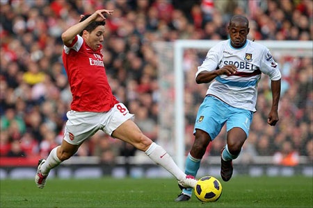 Alex Song lập công, Arsenal thắng khó nhọc West Ham - 2 Alex Song lập công, Arsenal thắng khó nhọc West Ham - 2
