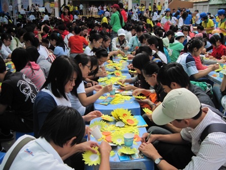 Ngày hội hoa hướng dương “Vì bệnh nhi ung thư” lần 3 - 1 Ngày hội hoa hướng dương “Vì bệnh nhi ung thư” lần 3 - 1