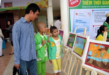 Ngày hội hoa hướng dương “Vì bệnh nhi ung thư” lần 3 - 2 Ngày hội hoa hướng dương “Vì bệnh nhi ung thư” lần 3 - 2