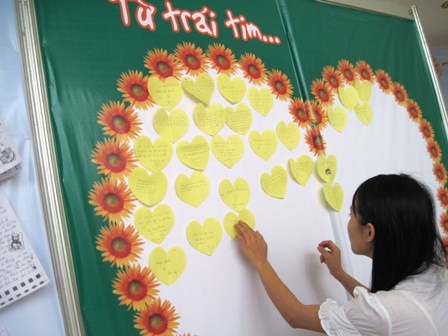 Ngày hội hoa hướng dương “Vì bệnh nhi ung thư” lần 3 - 5 Ngày hội hoa hướng dương “Vì bệnh nhi ung thư” lần 3 - 5