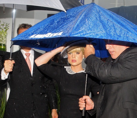 Người đẹp “đọ mũ” trong ngày hội Victoria Derby Day - 12 Người đẹp “đọ mũ” trong ngày hội Victoria Derby Day - 12