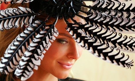 Người đẹp “đọ mũ” trong ngày hội Victoria Derby Day - 2 Người đẹp “đọ mũ” trong ngày hội Victoria Derby Day - 2