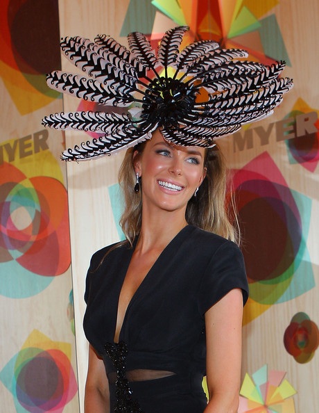 Người đẹp “đọ mũ” trong ngày hội Victoria Derby Day - 4 Người đẹp “đọ mũ” trong ngày hội Victoria Derby Day - 4