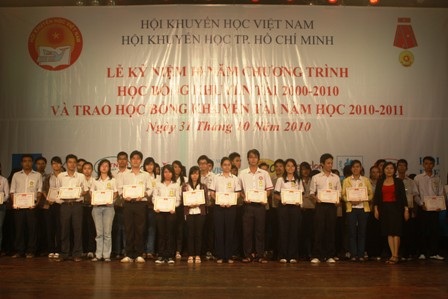 Học bổng 1&1 - ân tình của người cho và người nhận - 1