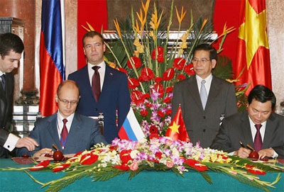 Việt - Nga ký hiệp định xây dựng nhà máy điện hạt nhân - 1