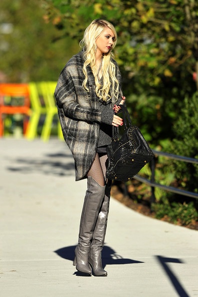 Người đẹp chuộng bốt cao cổ - 3