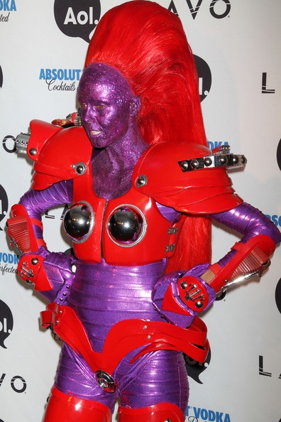 Thêm ảnh “sao” chơi Halloween - 7