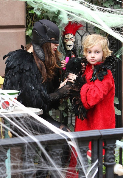 “Sao” tưng bừng tiệc Halloween - 3 “Sao” tưng bừng tiệc Halloween - 3