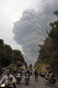 Merapi phun trào dữ dội, 21 núi lửa khác "thức giấc" - 1 Merapi phun trào dữ dội, 21 núi lửa khác "thức giấc" - 1