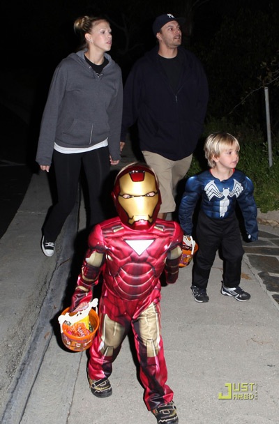 Ngắm hai quý tử đáng yêu nhà Britney chơi Halloween - 3