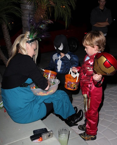 Ngắm hai quý tử đáng yêu nhà Britney chơi Halloween - 5