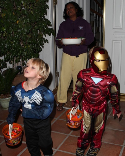 Ngắm hai quý tử đáng yêu nhà Britney chơi Halloween - 11