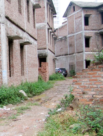 Đường vào khu biệt thự tiền tỉ như… đường làng - 2