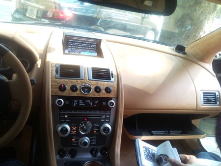 Ngắm “nữ hoàng” Aston Martin Rapide tại Hà Nội - 6 Ngắm “nữ hoàng” Aston Martin Rapide tại Hà Nội - 6