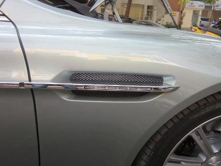 Ngắm “nữ hoàng” Aston Martin Rapide tại Hà Nội - 2 Ngắm “nữ hoàng” Aston Martin Rapide tại Hà Nội - 2
