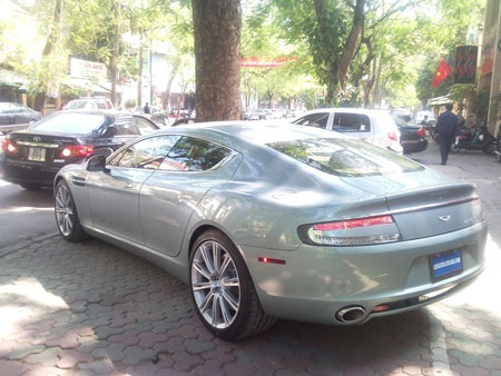 Ngắm “nữ hoàng” Aston Martin Rapide tại Hà Nội - 10 Ngắm “nữ hoàng” Aston Martin Rapide tại Hà Nội - 10