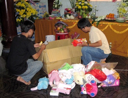 Thổi lửa Nhân Ái về miền Trung - 4