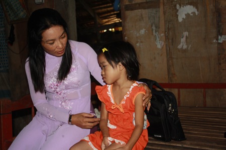 Xót xa bé gái không hậu môn, không bộ phận sinh dục - 3 Xót xa bé gái không hậu môn, không bộ phận sinh dục - 3