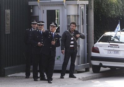 Bom thư phát nổ tại sứ quán Nga và Thụy Sĩ ở Athens - 1