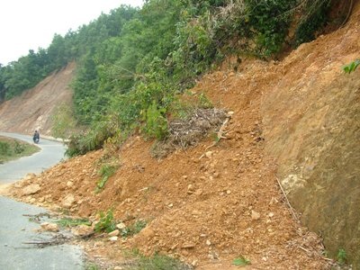 Gian nan đường về bản Rào Tre sau lũ - 3