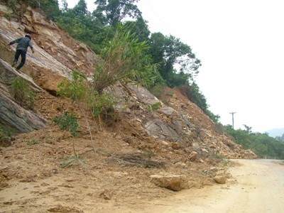 Gian nan đường về bản Rào Tre sau lũ - 5