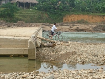 Gian nan đường về bản Rào Tre sau lũ - 11