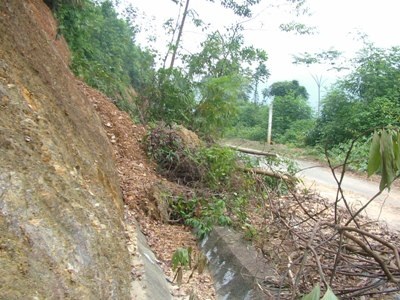 Gian nan đường về bản Rào Tre sau lũ - 2