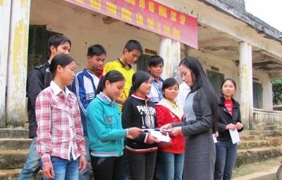 Hà Tĩnh: Tiếp sức học sinh vùng lũ - 2