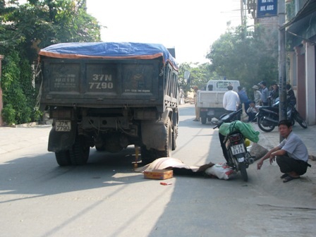Về giỗ mẹ bị ô tô cán chết - 1