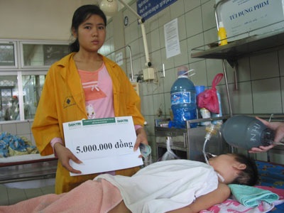 Em Mừng vẫn còn phụ thuộc vào máy thở - 3