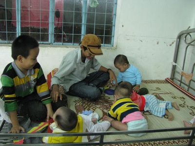 Các mẹ của Nhân Ái mang yêu thương đến trẻ mồ côi huyện Quế Sơn - 4 Các mẹ của Nhân Ái mang yêu thương đến trẻ mồ côi huyện Quế Sơn - 4