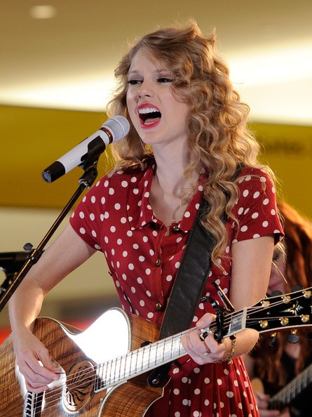 Taylor Swift và Jake Gyllenhaal đang hẹn hò? - 3 Taylor Swift và Jake Gyllenhaal đang hẹn hò? - 3