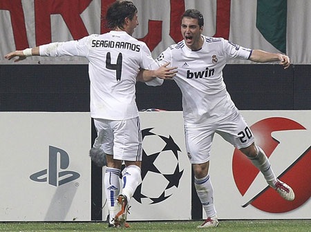 Higuain ghi bàn thứ 700 cho Real Madrid tại Cúp châu Âu - 1 Higuain ghi bàn thứ 700 cho Real Madrid tại Cúp châu Âu - 1