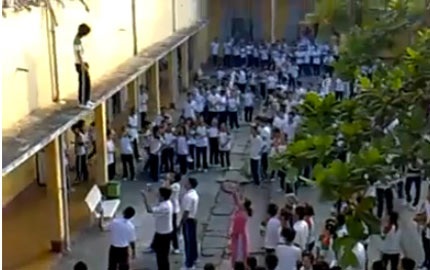 Vụ nữ sinh Cần Thơ nhảy lầu tự tử: Chỉ là hành động đùa giỡn - 1 Vụ nữ sinh Cần Thơ nhảy lầu tự tử: Chỉ là hành động đùa giỡn - 1