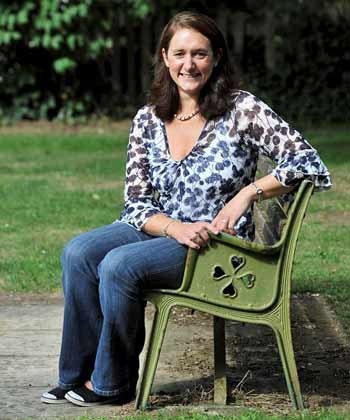 Bệnh “cứ cười là co quắp” - 1