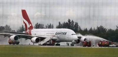 Siêu cơ A380 vỡ đuôi ở Indonesia, hạ cánh khẩn xuống Singapore - 1 Siêu cơ A380 vỡ đuôi ở Indonesia, hạ cánh khẩn xuống Singapore - 1