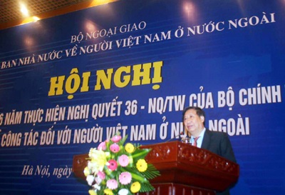 Tiếp tục tạo điều kiện để bà con Việt kiều cống hiến tri thức - 1 Tiếp tục tạo điều kiện để bà con Việt kiều cống hiến tri thức - 1