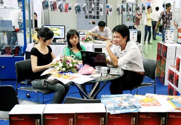 Tuyển người... “chat” đêm - 1