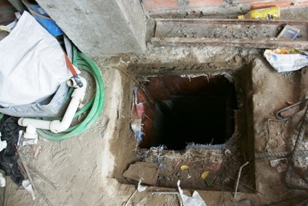  4 người thương vong trong hầm chứa nước gia đình - 1